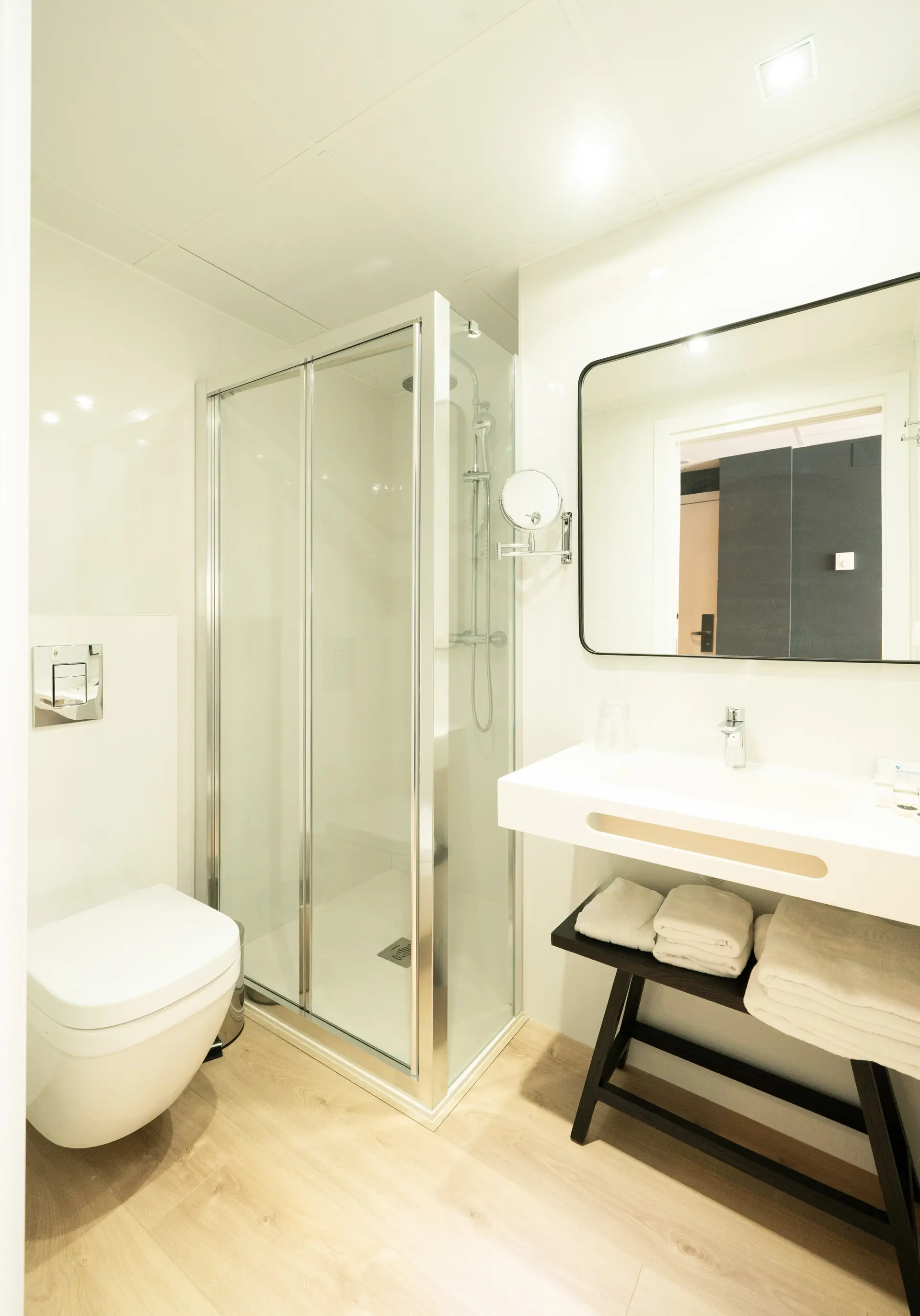 Baño Moderno Espejo Negro Minimalista