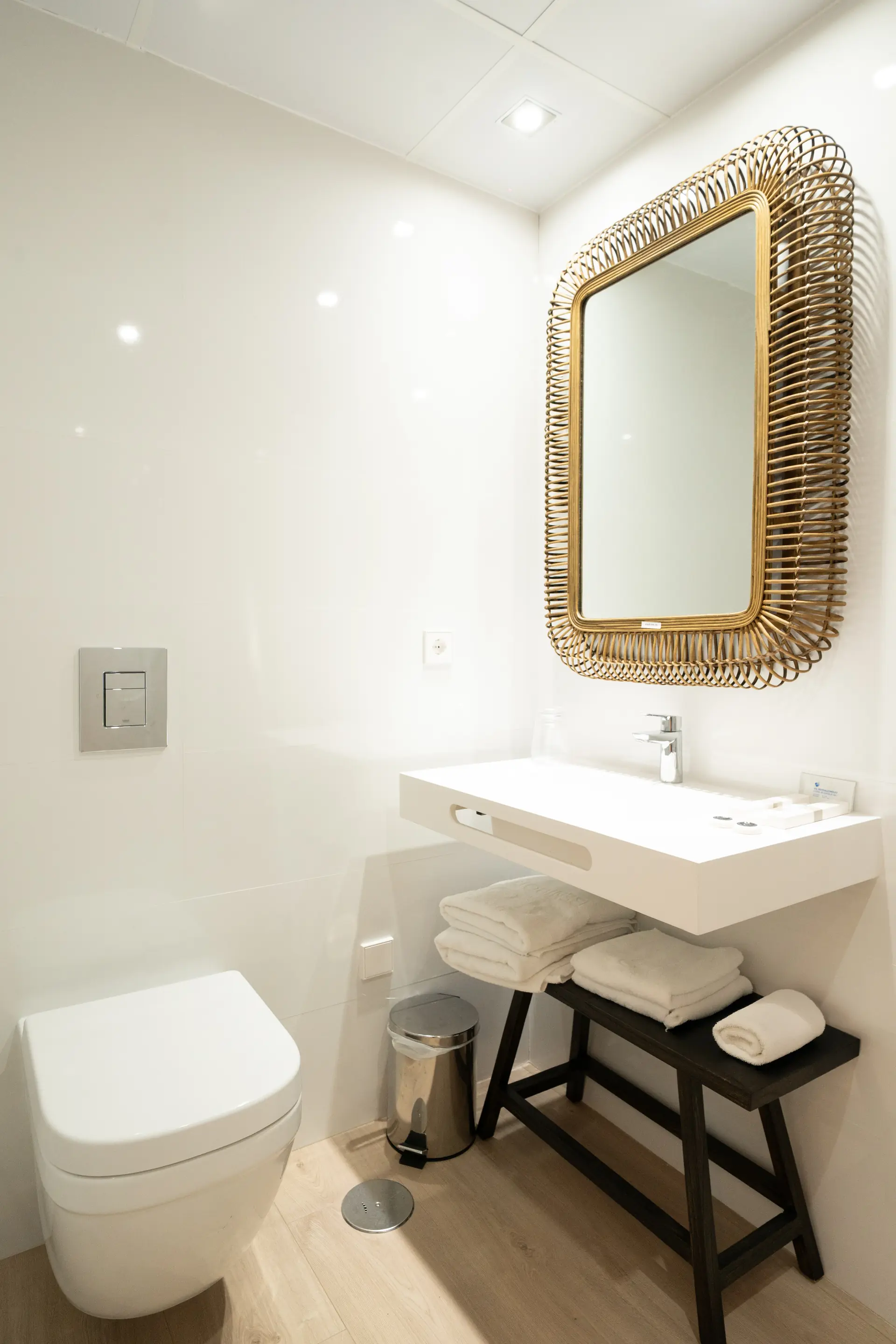 Detalle Baño Espejo Fibras Naturales