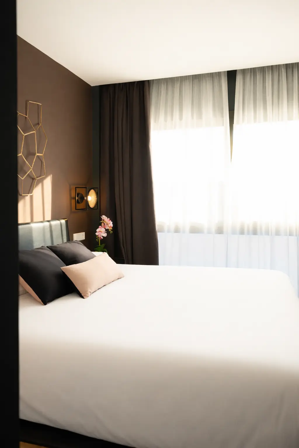 Detalle Cama Premium Iluminación Lectura