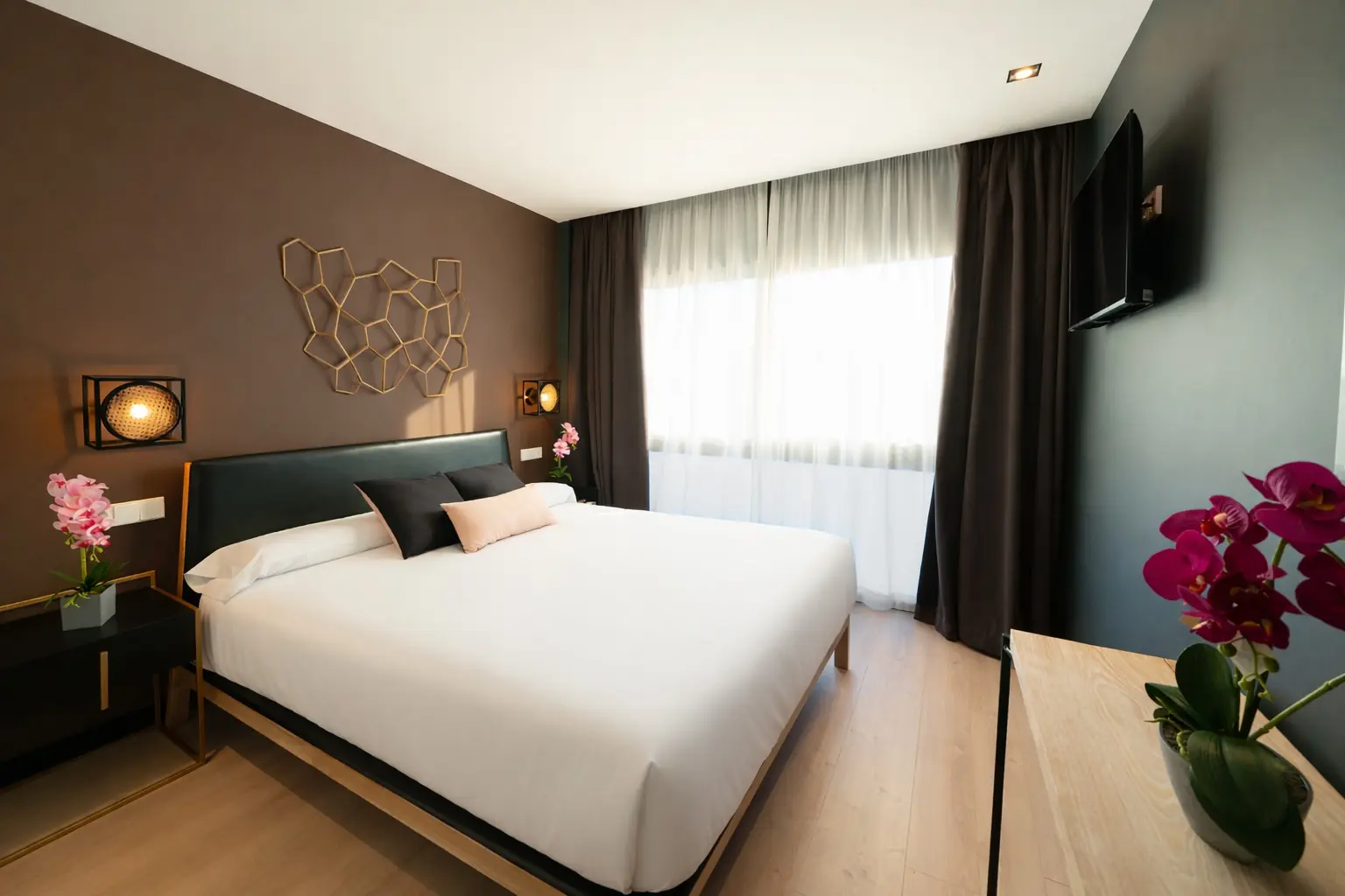 Habitación premium para descanso en Kenkatsu Benidorm