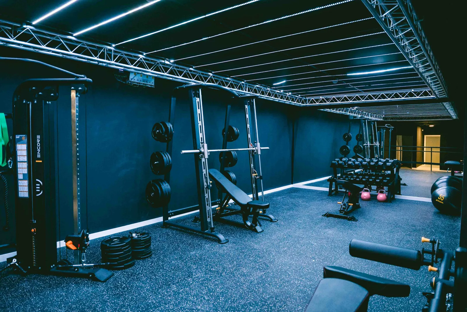 Sala de musculación premium en el gimnasio Kenkatsu Benidorm