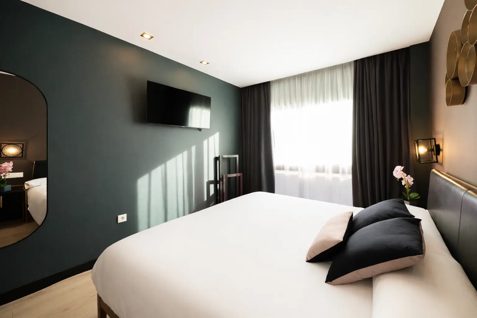 Habitacion Executive Tv Pared Gris