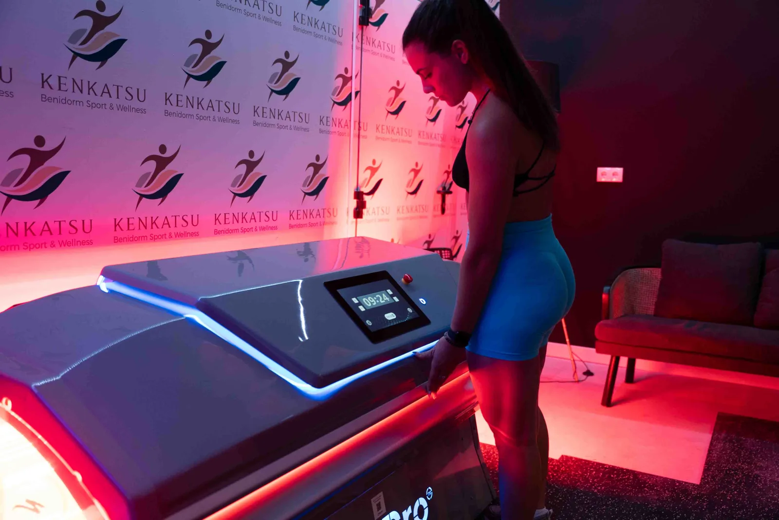 Sesión LedPro con luz roja ambiente en Kenkatsu Benidorm