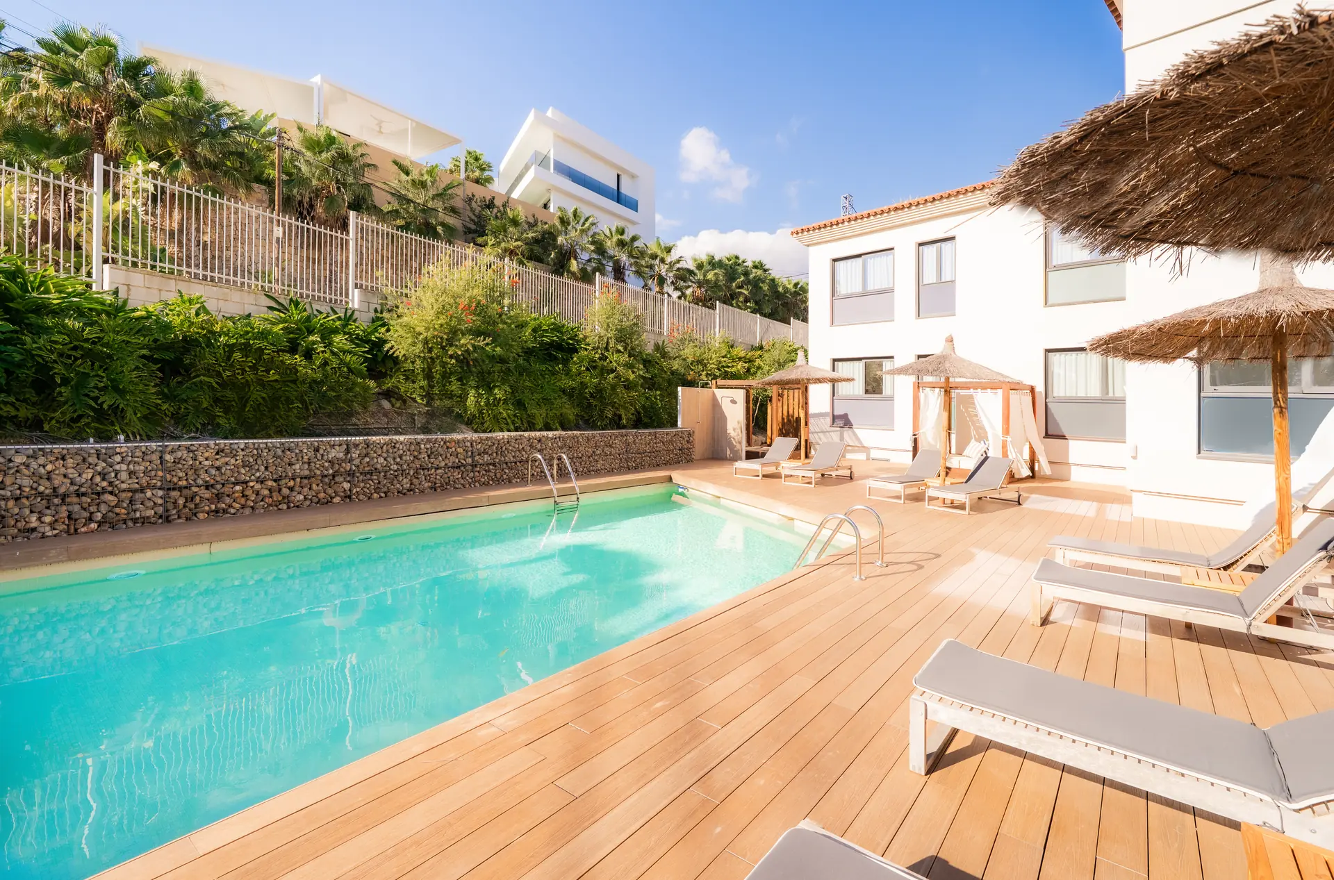 Piscina Wellness Jardin Muro Piedra